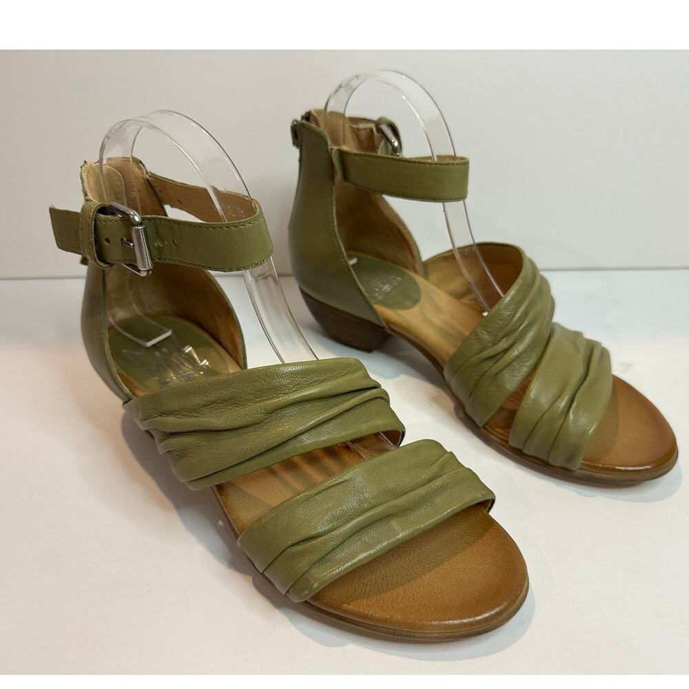 Miz Mooz Cassie Leather Ankle Strap Sandals Women’s 38W Green NWT Comfort